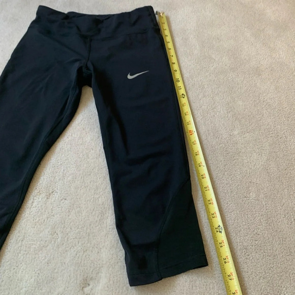 NIKE Dri-Fit Cropped Athletic cropped pants/ leggings. 
Leggings, size M vvv - Picture 6 of 15